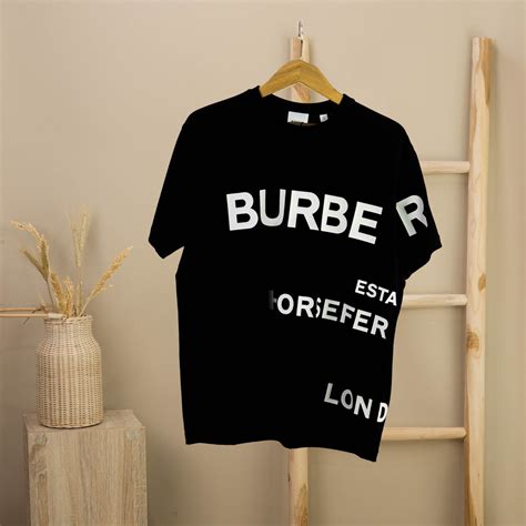 kaos burberry.